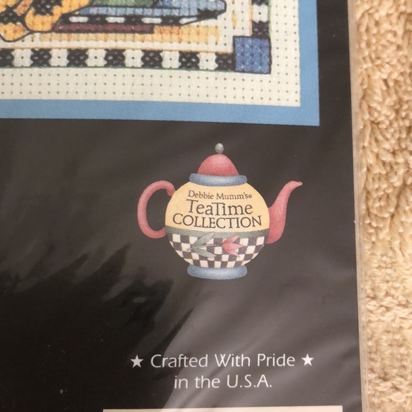 Dimensions 6877 Teatime Pansies Debbie Mumm Counted Cross Stitch Kit - Picture 8 of 9